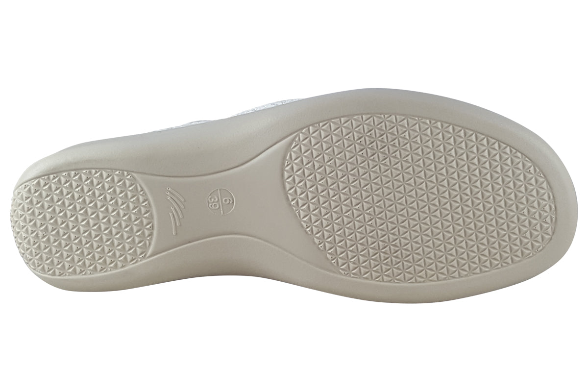 Shoe Tree Comfort Azalea White Womens Sandals