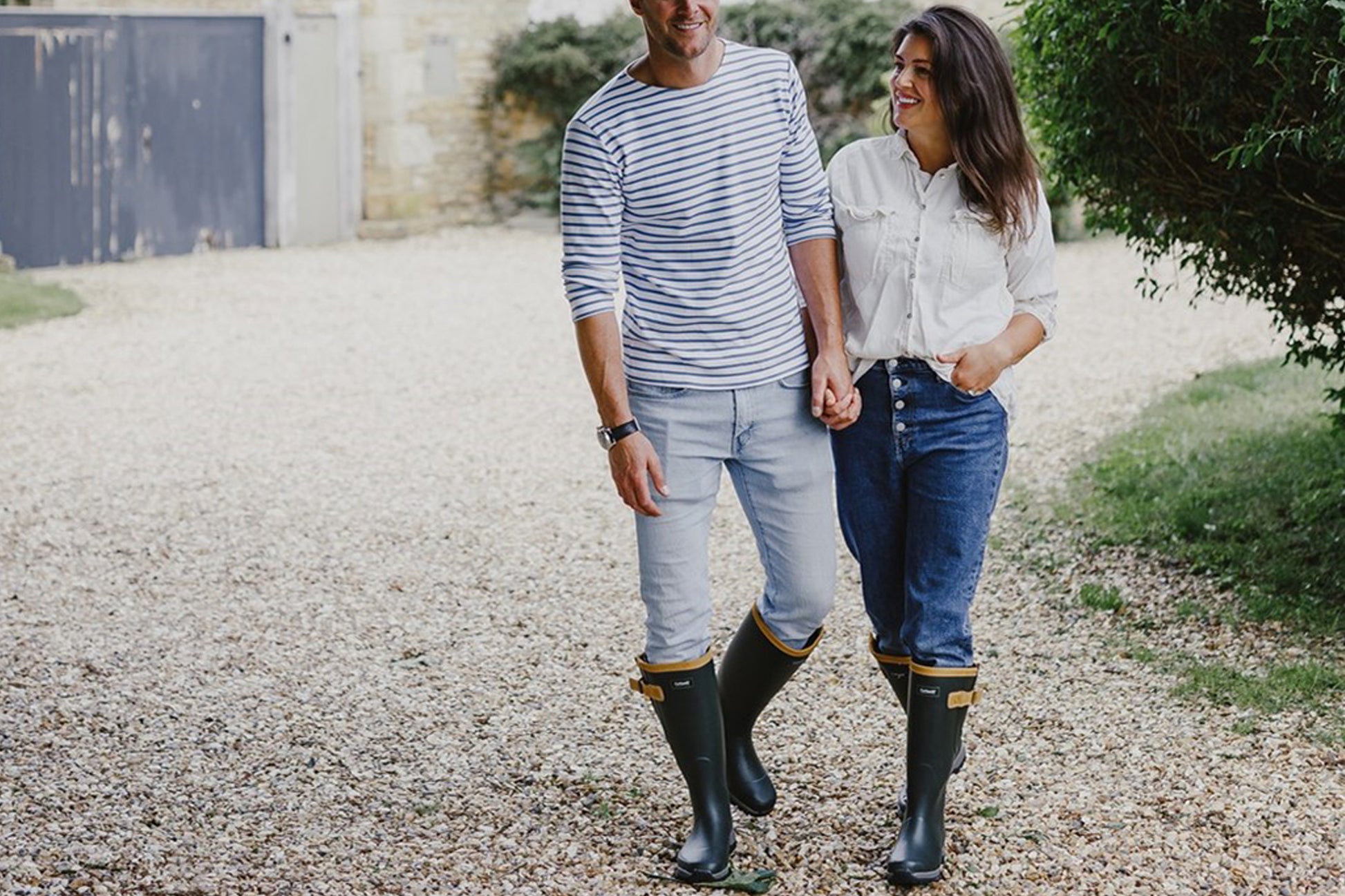 cotswold-stratus-plain-rubber-wellingtons-green-lifestyle-alt