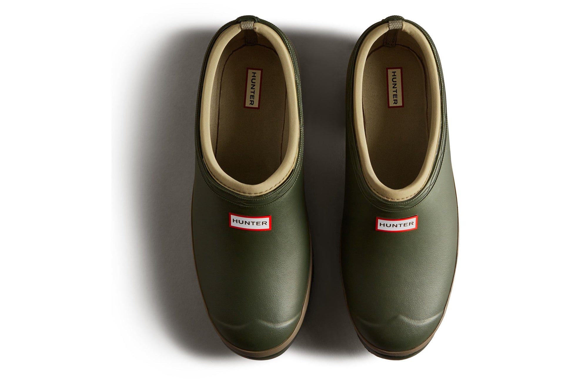 hunter-gardener-clogs-dark-olive-clay_3