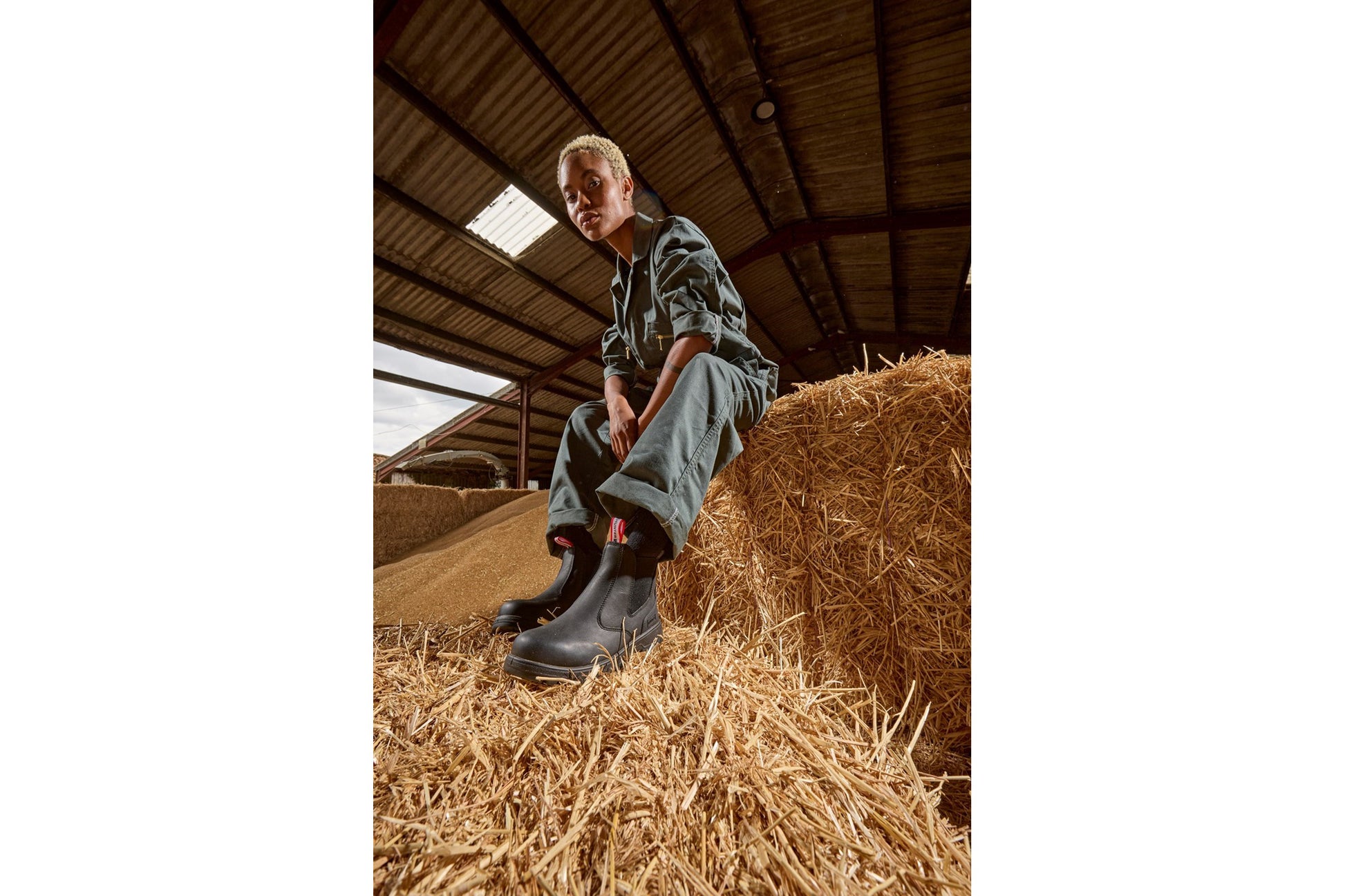 hunter-safety-breeze-black-womens-safety-boots-lifestyle