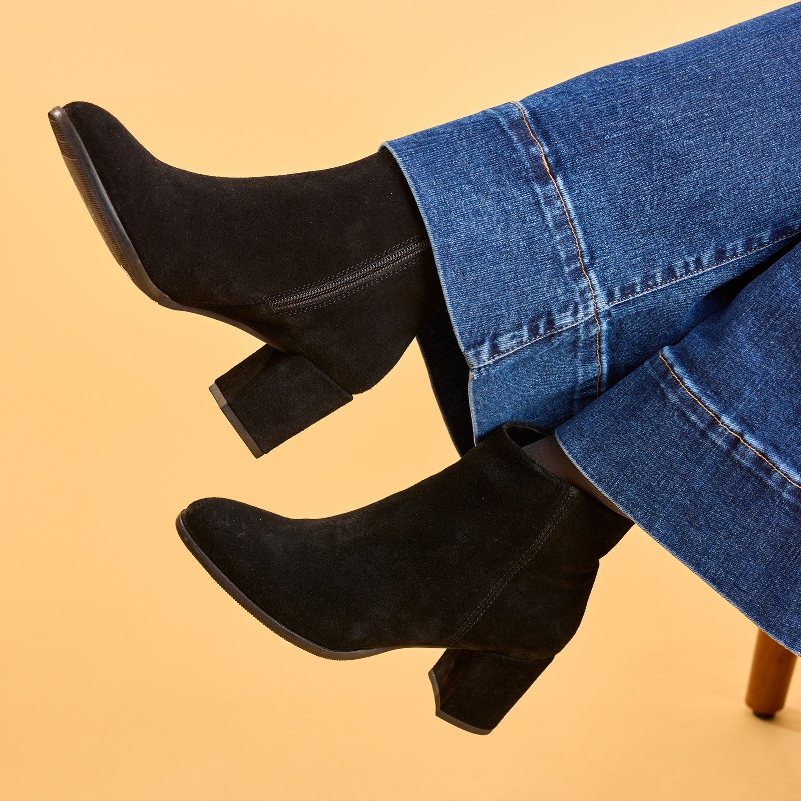 hush-puppies-claridy-suede-boot-black_7
