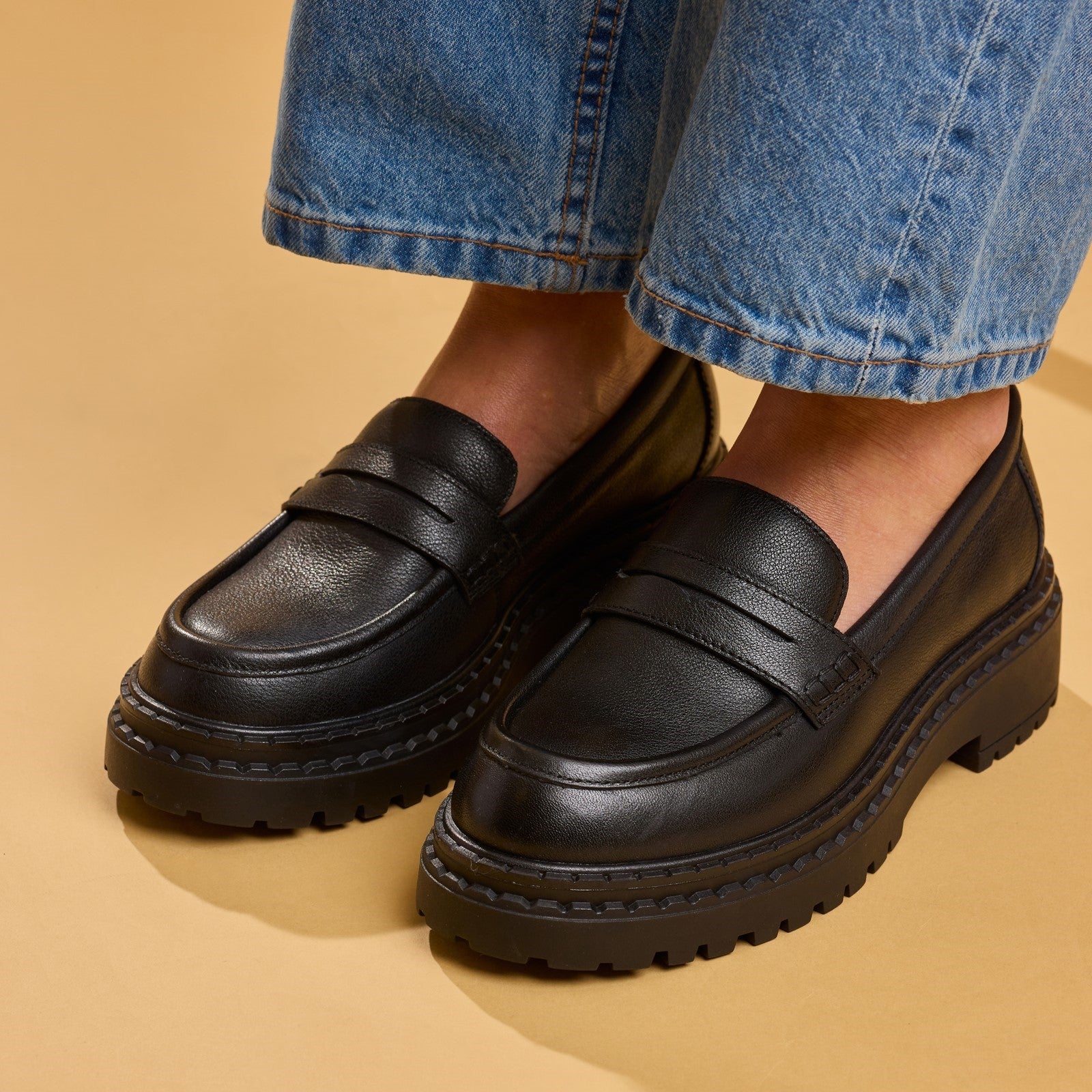 hush-puppies-odessa-loafer-black_7