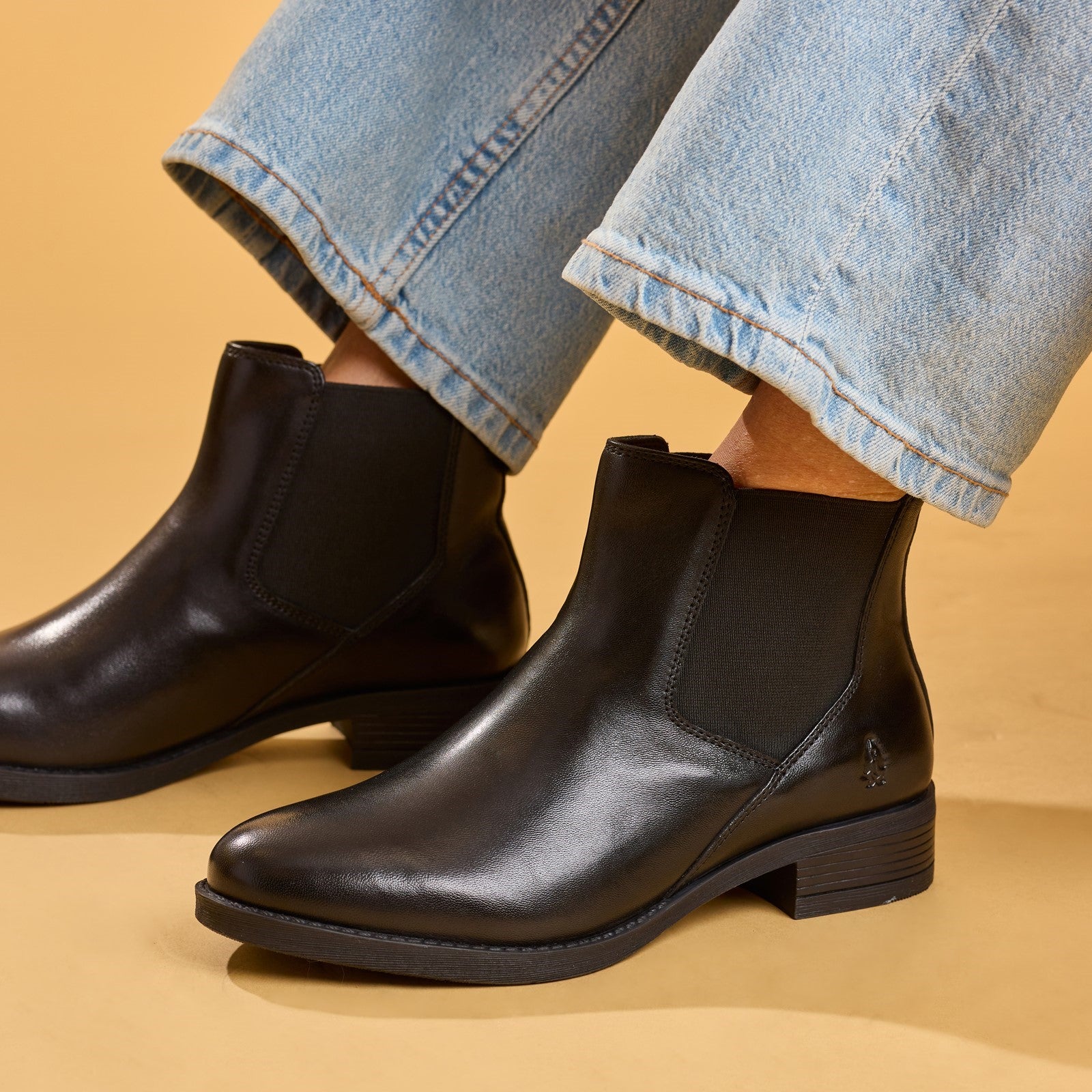 hush-puppies-peyton-ankle-boot-black_1