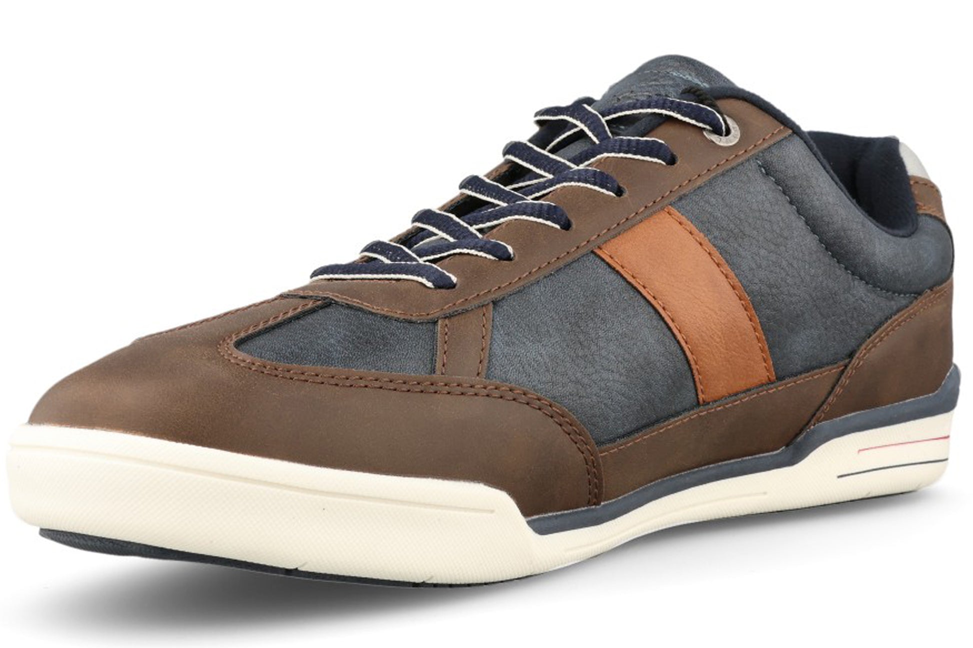 lloyd-and-pryce-lakai-carbourneville-lantic-left