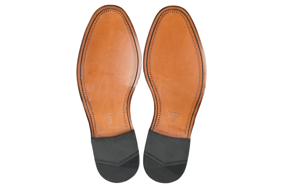 loake-200b-oxford-cap-black-leather-mens-shoes-sole