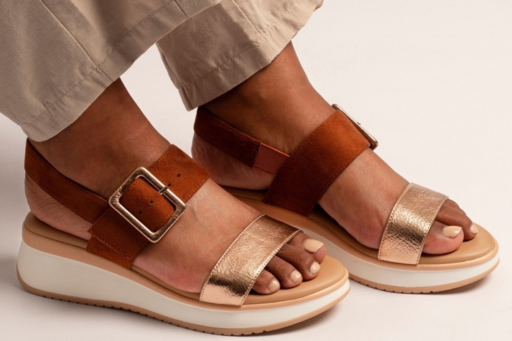lunar-dion-jly250tn-womens-sandals-tan-lifestyle