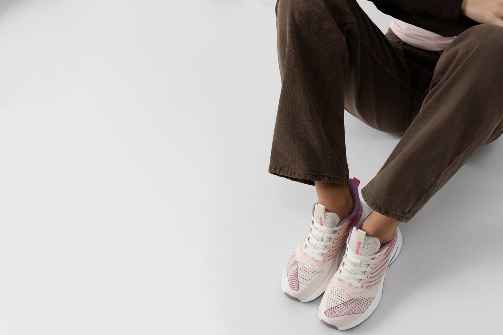 refresh-raquel-175117-womens-trainers-fuchsia-lifestyle-1
