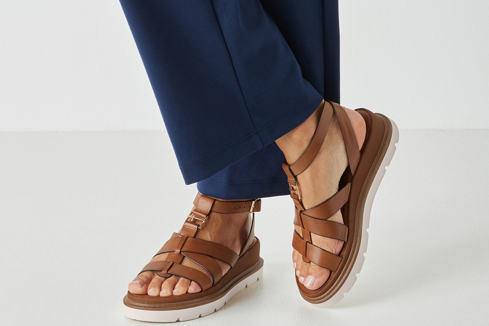 tamaris-logan-28709-46-305-womens-sandals-cognac-lifestyle