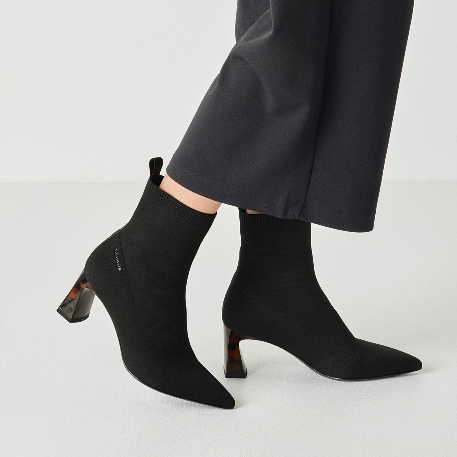 tamaris-serendipity-womens-boots-black-lifestyle