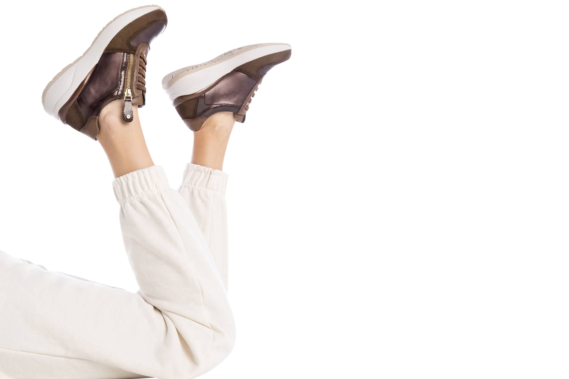 xti-citrus-143358-womens-trainers-taupe-lifestyle